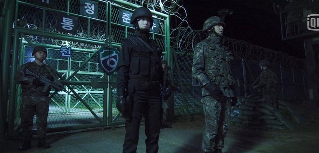 “Search” lên sóng: Krystal siêu ngầu trong khi Jang Dong Yoon khoe body không thể rời mắt ảnh 1