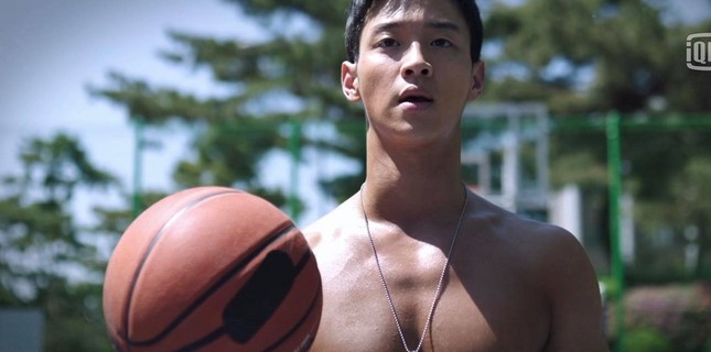 “Search” lên sóng: Krystal siêu ngầu trong khi Jang Dong Yoon khoe body không thể rời mắt ảnh 4