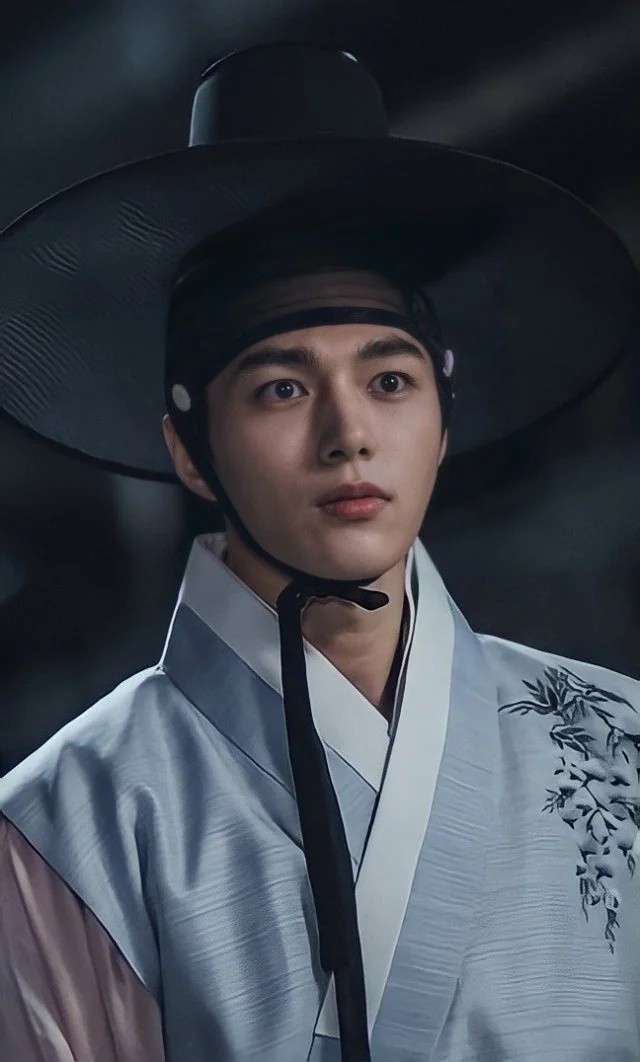 Kim Myung Soo lộ diện tạo hình cổ trang, “Anh chỉ cần đẹp thôi mọi thứ đã có fan lo“ ảnh 3
