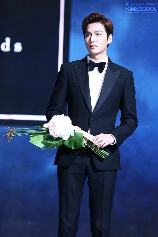 Ngắm Lee Min Ho trong các bộ suit để thấy nhan sắc cực phẩm của anh xứng hàng “quân vương“ ảnh 1
