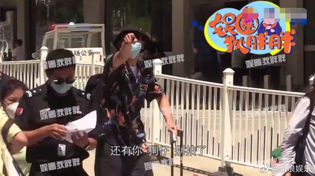 Lý do gì khiến Lý Hiện phải nổi nóng, gào thét và hét vào mặt fan giữa sân bay? ảnh 2