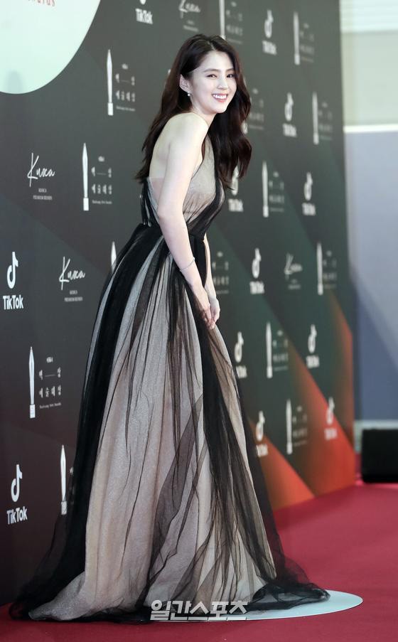 Không phải ai khác, “tiểu tam” Thế Giới Hôn Nhân mới là “nữ hoàng thảm đỏ” Baeksang 2020 ảnh 5