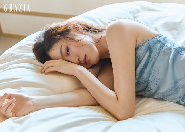 Han So Hee, “tiểu tam” xinh đẹp nhất điện ảnh Hàn càn quét các tạp chí thời trang ảnh 7