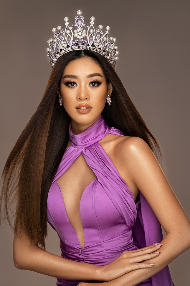 Hoa hậu Khánh Vân khoe thần thái sang trọng, sẵn sàng cho sàn đấu Miss Universe 2020 ảnh 4