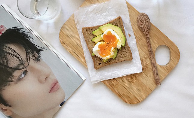 "Biến tấu” bánh mỳ đen thành những bữa ăn lành mạnh vừa ngon vừa đẹp mắt ảnh 1