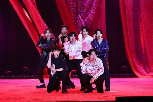 Concert trực tuyến của BTS lập kỷ lục về người xem, đủ lấp đầy nhiều sân vận động ảnh 1