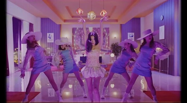 Top 3 MV idol nữ có trang phục đẹp nhất nửa đầu năm 2020 gọi tên BLACKPINK, còn ai nữa? ảnh 3