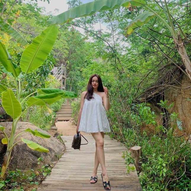 Sắc màu mùa Hè tươi mát thống lĩnh phong cách thời trang sao Việt tuần qua ảnh 6