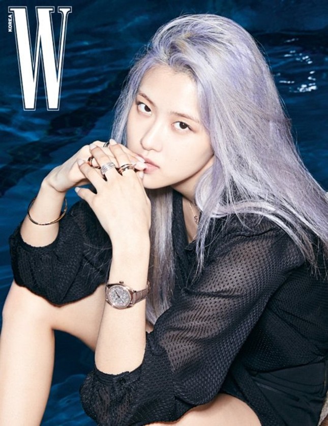 Rosé (BLACKPINK) lại có bộ ảnh siêu đẹp trên W tháng 8 với mái tóc tím khói thần thánh ảnh 6
