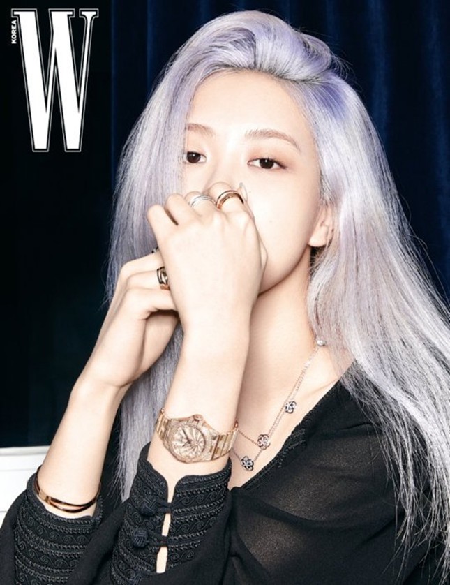 Rosé (BLACKPINK) lại có bộ ảnh siêu đẹp trên W tháng 8 với mái tóc tím khói thần thánh ảnh 7