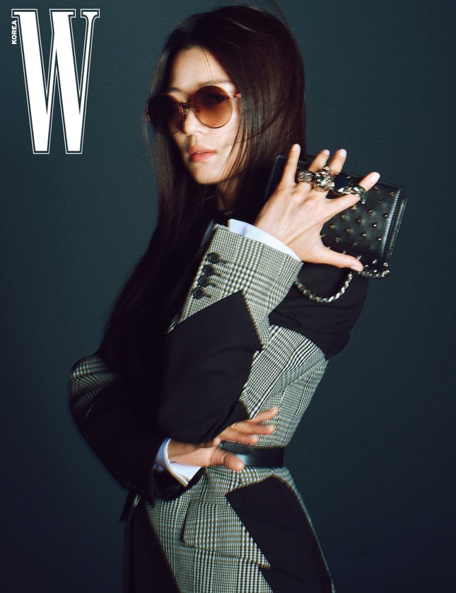 “Mợ chảnh” Jun Ji Hyun thần thái trên bìa W tháng 8, chia sẻ nội dung drama sắp tới ảnh 6
