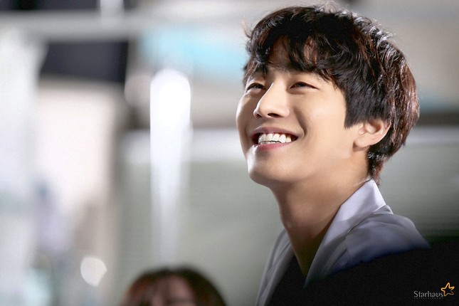 Ahn Hyo Seop - “mỹ nam” sở hữu đôi chân dài tít tắp, hình mẫu bạn trai mới của fangirl ảnh 9