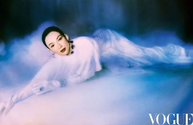 Đeo bộ trang sức gần 2 ngàn tỉ lên bìa VOGUE, Chương Tử Di vẫn bị netizen Trung chê bai ảnh 8