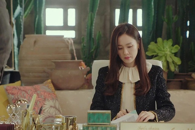 Đụng hàng Jennie, Lisa, Irene, YoonA, “chị đẹp” Son Ye Jin được khen hay bị chê nhiều hơn? ảnh 5