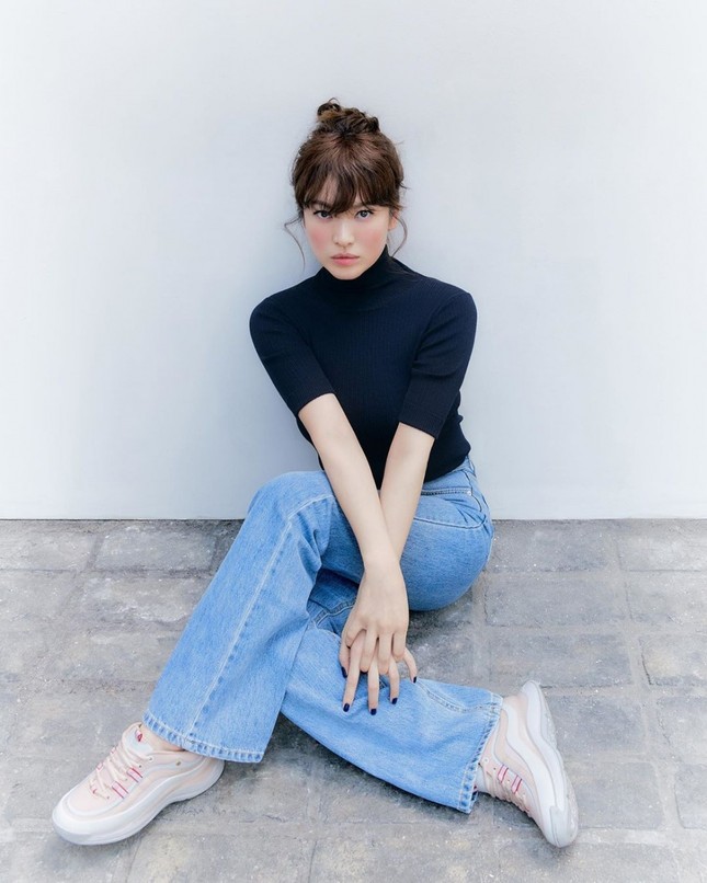 Song Hye Kyo tung ảnh quảng cáo mới xinh sắc sảo, lọt Top 10 sao Hàn giàu nhất năm 2020 ảnh 2