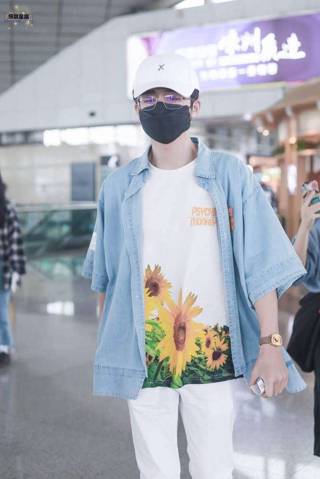 Ngoài đời Trương Tân Thành (Lấy Danh Nghĩa Người Nhà) cũng thích style “cưa sừng làm nghé“ ảnh 5
