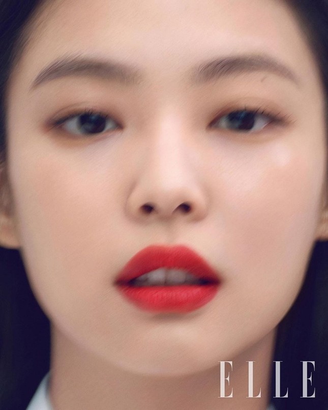 Dự đoán các màu son hot trong mùa Thu 2020 với bộ ảnh mới của Jennie (BLACKPINK) trên ELLE ảnh 3