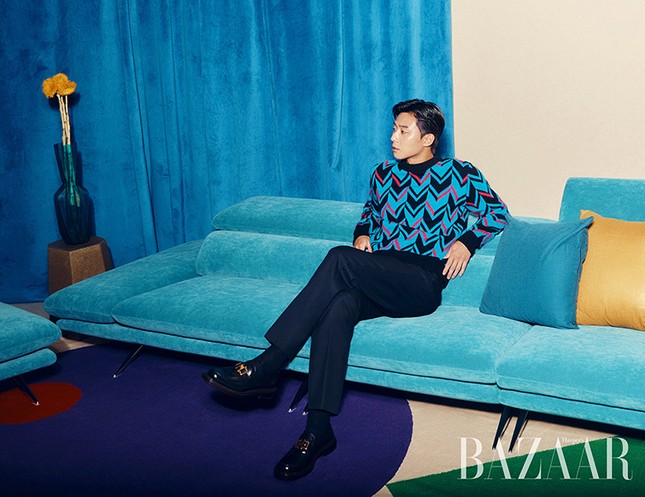 Ngắm loạt trang phục với màu sắc gây sốc của Park Seo Joon trên Harper's Bazaar Hàn ảnh 2