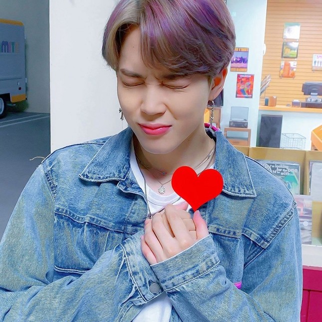 Jimin (BTS) mặc đồ gì trong MV “Dynamite” mà khiến netizen sục sôi tìm kiếm nhãn hiệu? ảnh 1