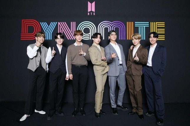 Tiết lộ của BigHit có thể hoãn việc nhập ngũ của Jin (BTS) tới 1 năm khiến netizen xôn xao ảnh 2