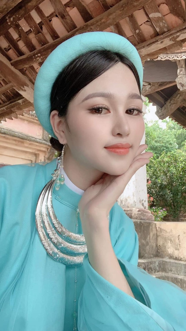 Thí sinh Hoa Hậu Việt Nam sở hữu đôi chân dài “siêu thực”, được khen vì mặc áo dài quá đẹp ảnh 5