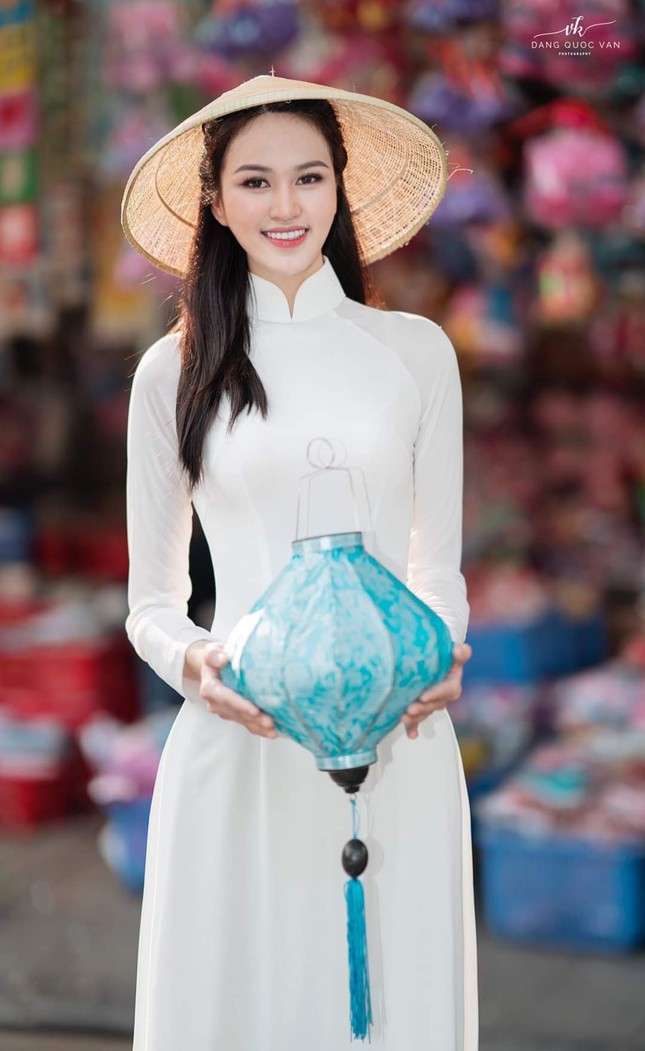 Thí sinh Hoa Hậu Việt Nam sở hữu đôi chân dài “siêu thực”, được khen vì mặc áo dài quá đẹp ảnh 6