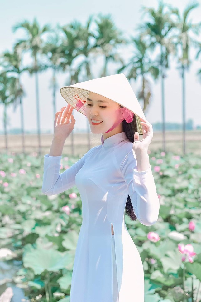 Thu Hằng - thí sinh đôi mắt biết nói và vòng eo siêu thực của Hoa Hậu Việt Nam 2020 ảnh 7