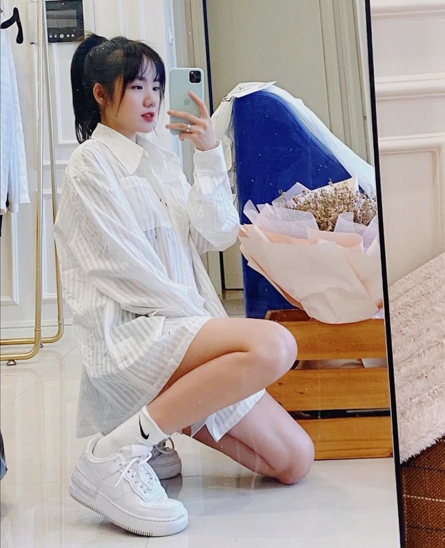 Học ngay bí kíp phối đồ tạo “bão like” của Ngọc Trinh, Hiền Hồ, Quỳnh Anh Shyn... tuần qua ảnh 5