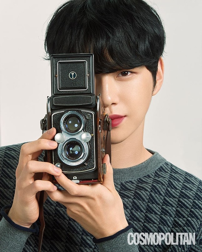 Kang Daniel đánh son cực đậm trên bìa Cosmo Hàn, hóa ra là quảng cáo son môi ảnh 6