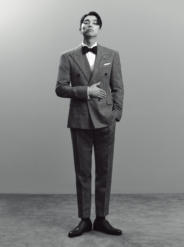 Diện suit lịch lãm mà “ông chú cực phẩm” Gong Yoo lại khiến fan liên tưởng đến danh hài ảnh 5