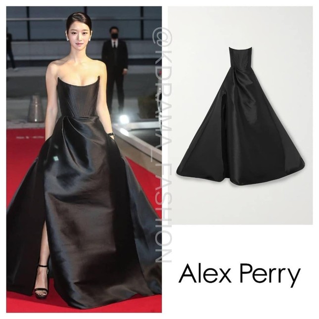 Gây sốc vì diện váy siêu gợi cảm trên thảm đỏ nhưng Seo Ye Ji lại bị chê trang điểm lỗi ảnh 2