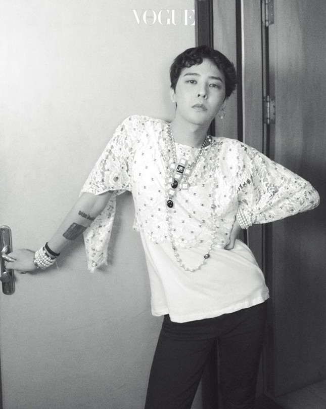 Chỉ có thể là G-DRAGON, chụp ảnh thời trang phía sau lưng vẫn được khen nức nở ảnh 5