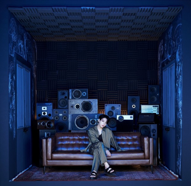 Ảnh teaser mà cũng có thể khiến cổ phiếu Big Hit tăng vọt, chỉ có thể là Jung Kook (BTS) ảnh 2