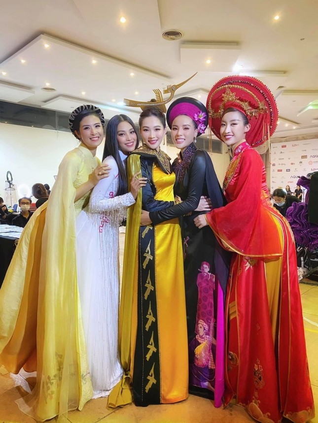 Nhan sắc 5 cựu Hoa hậu xinh đẹp tài năng của Hoa Hậu Việt Nam trong màn trình diễn áo dài ảnh 9