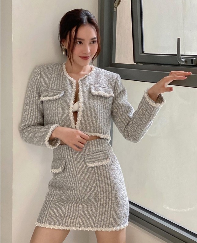 Mỹ nhân Việt đọ sắc với trang phục dạ: Lan Ngọc, Ngọc Trinh, DJ Mie, ai mix đồ cao tay hơn ảnh 3