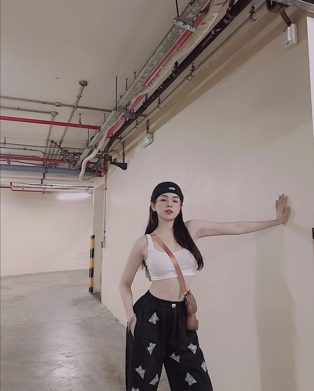 Ngắm gu thời trang chuẩn fashionista của Mie, DJ xinh đẹp của show “Rap Việt” ảnh 15