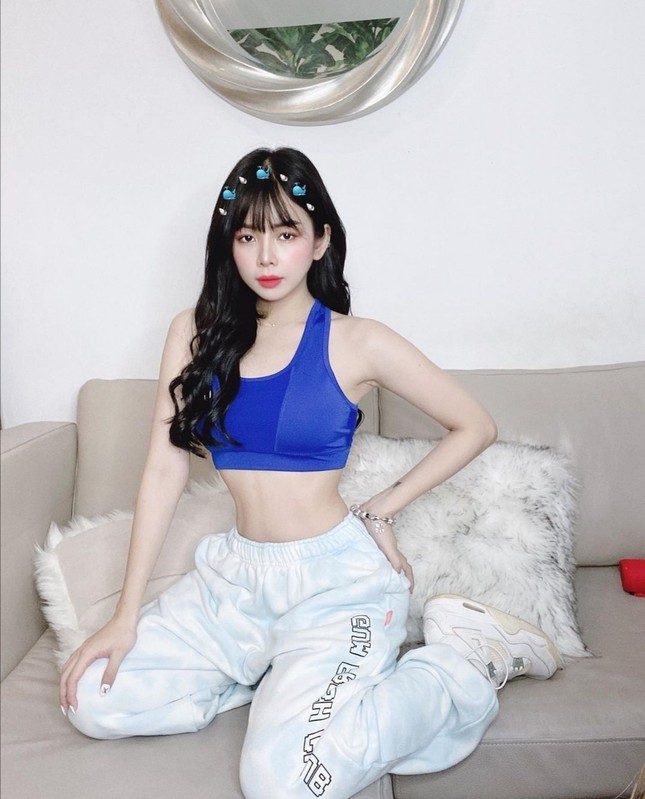 Ngắm gu thời trang chuẩn fashionista của Mie, DJ xinh đẹp của show “Rap Việt” ảnh 17