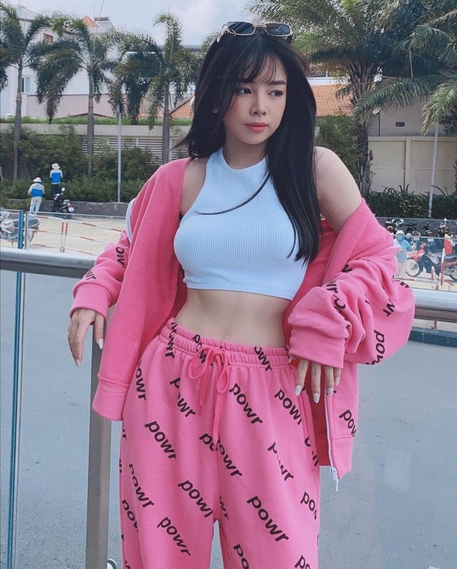 Ngắm gu thời trang chuẩn fashionista của Mie, DJ xinh đẹp của show “Rap Việt” ảnh 1