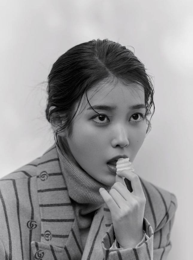IU diện trang phục lịch lãm như một quý ông trên ấn phẩm GQ Man Of The Year ảnh 7