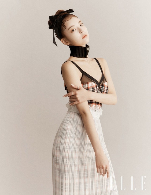 Màn mix đồ tạp chí gây thất vọng nhất trong năm được netizen Hàn trao cho stylist của ITZY ảnh 8