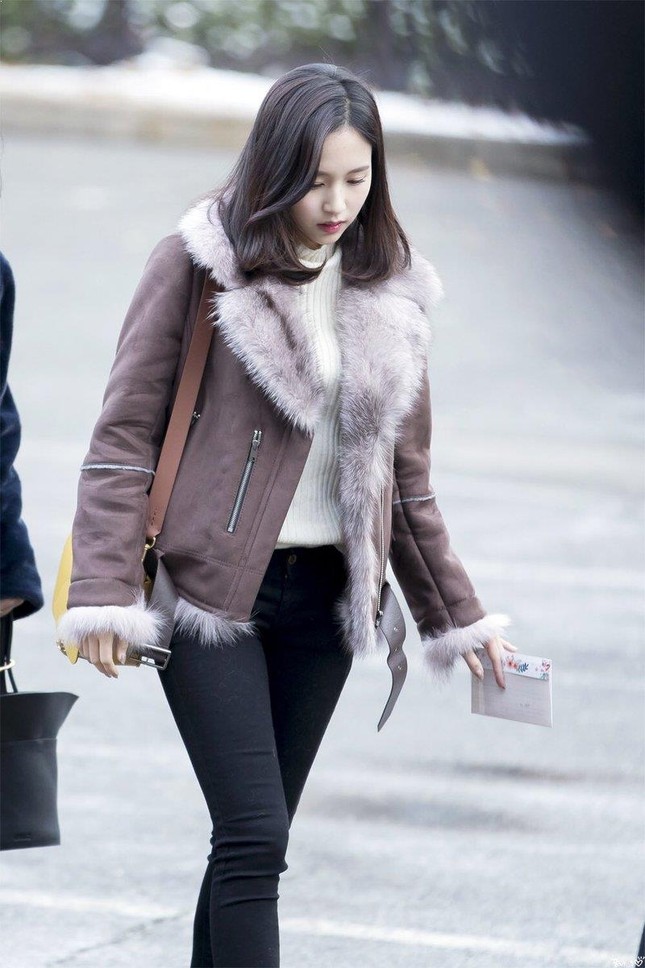 Mùa Đông học 3 công thức mix đồ đơn giản này của các idol K-Pop là bao đẹp, bao ấm ảnh 3