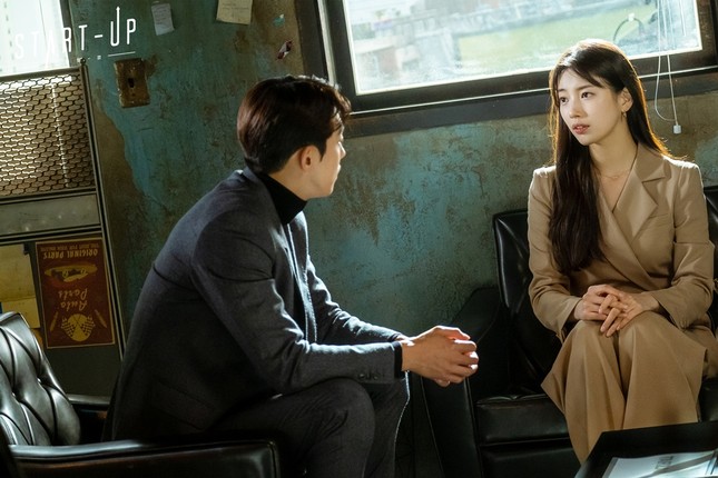 Hai thế hệ “tình đầu quốc dân” Son Ye Jin & Suzy đụng hàng: Không phân biệt được tuổi tác! ảnh 4