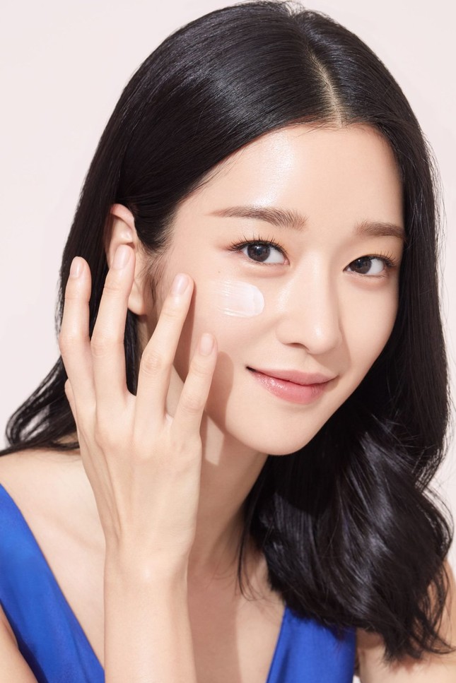 Seo YeJi đúng là “lão hóa ngược”, loạt ảnh quảng cáo mỹ phẩm mới nhất của cô là bằng chứng ảnh 4