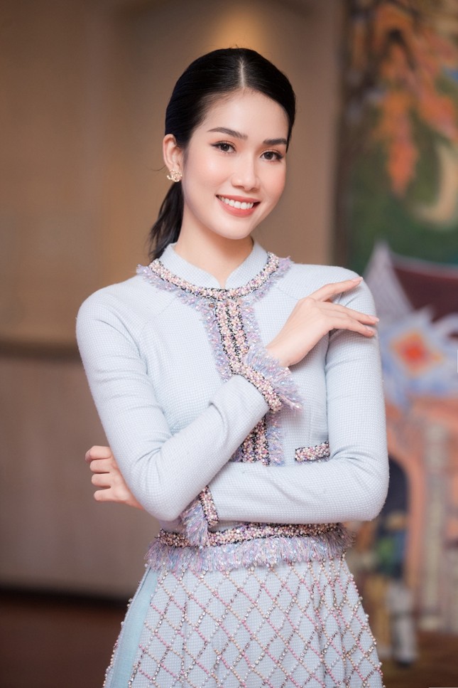 Á hậu Phương Anh lần đầu làm MC, “bắn” song ngữ Anh-Pháp cực đỉnh cùng chính khách quốc tế ảnh 6