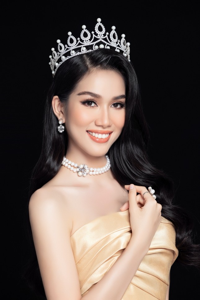 Nhan sắc Hoa hậu Đỗ Thị Hà & 2 Á hậu khác gì sau 1 tháng đăng quang với lịch trình dày đặc ảnh 6
