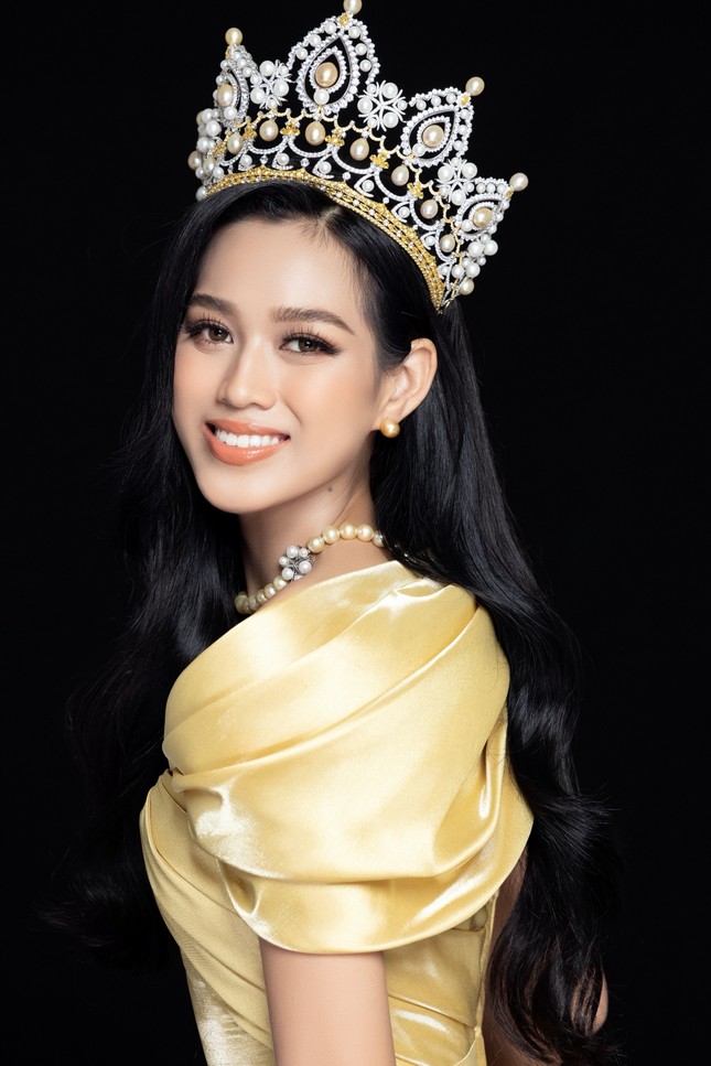 Nhan sắc Hoa hậu Đỗ Thị Hà & 2 Á hậu khác gì sau 1 tháng đăng quang với lịch trình dày đặc ảnh 3