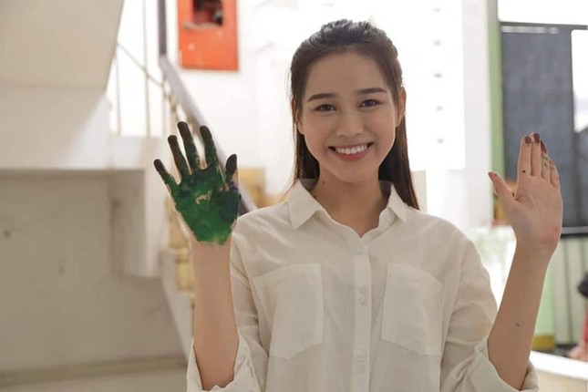 Ngắm Hoa hậu Đỗ Thị Hà khoe mặt mộc, netizen đồng lòng "make-up tự nhiên vẫn là đẹp nhất" ảnh 10