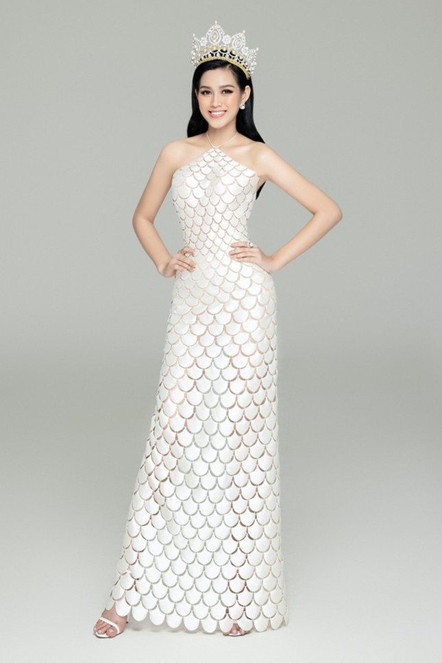 Loạt ảnh đội vương miện đẹp nhất của Hoa hậu Đỗ Thị Hà trong hơn 1 tháng sau đăng quang ảnh 3