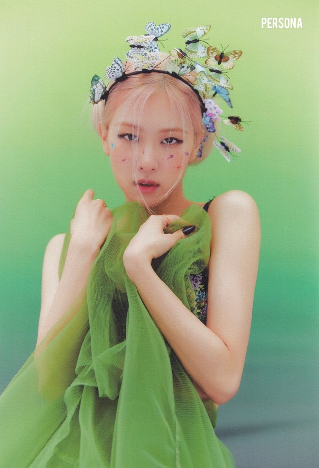 Học ngay Jisoo và Rosé (BLACKPINK) cách biến bra-top thành crop-top mà không phô tí nào ảnh 5