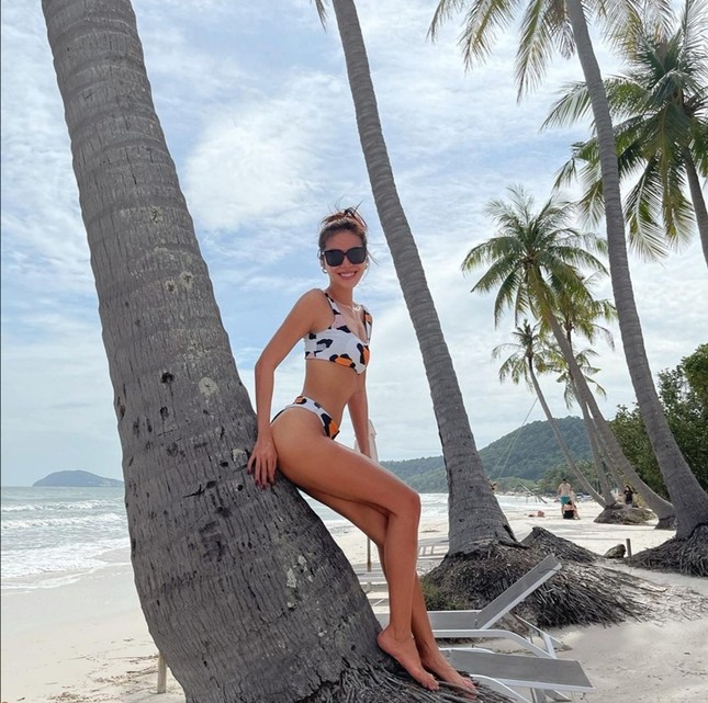 Huyền My, Bảo Anh, Hoàng Yến Chibi... diện bikini khoe dáng gây sốt MXH tuần đầu năm mới ảnh 8